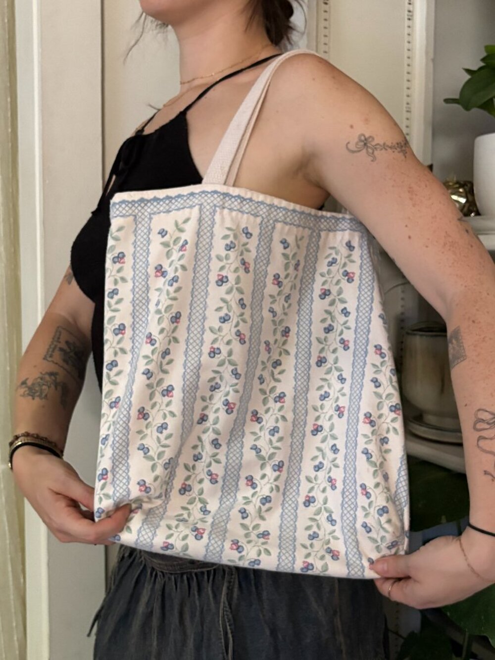 Vintage Floral Pattern Tote